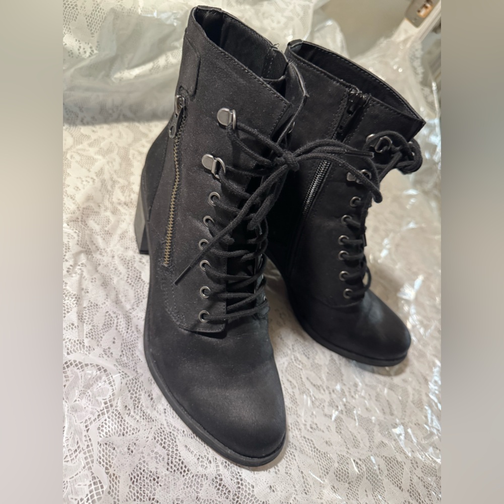 White Mountain Dark Lace-Up Moto Boots - Picture 2 of 10